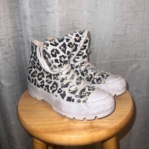 High top converse lace up, size 8 women’s